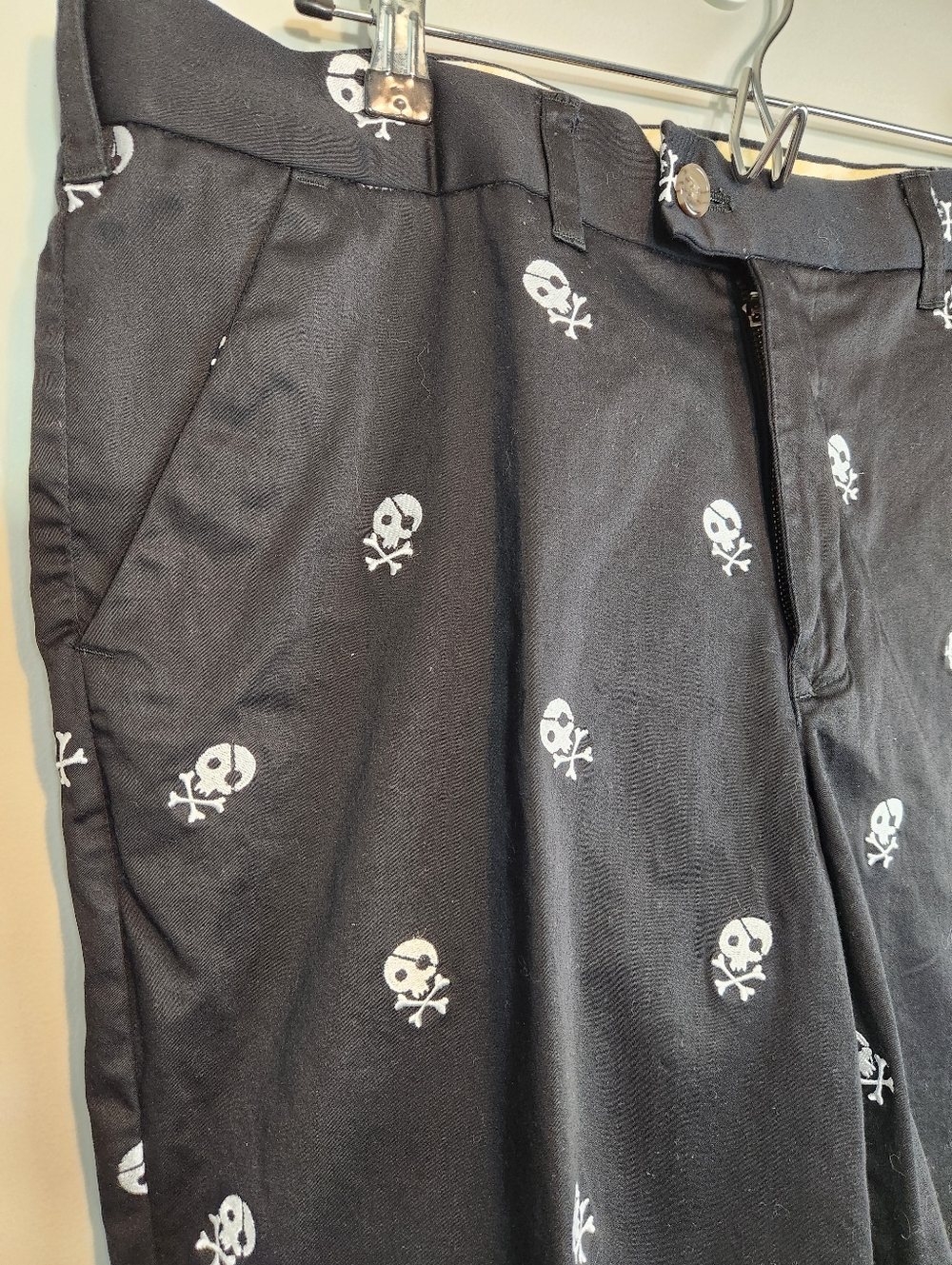 Loudmouth Golf Chino Shorts Black White Skull and Crossbone Eye Patch Sz 36 - Picture 3 of 8